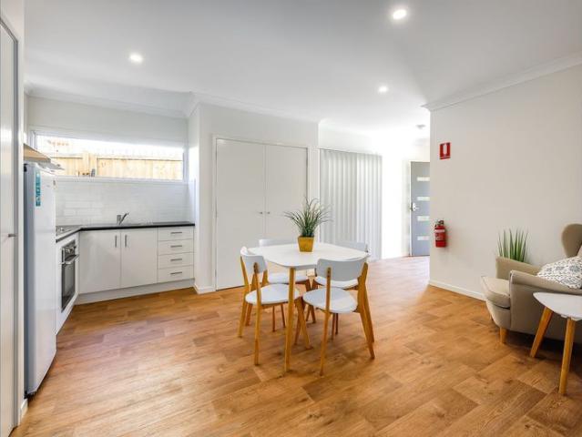 MODERN, FULLY FURNISHED, GROUND FLOOR STUDIO APARTMENT