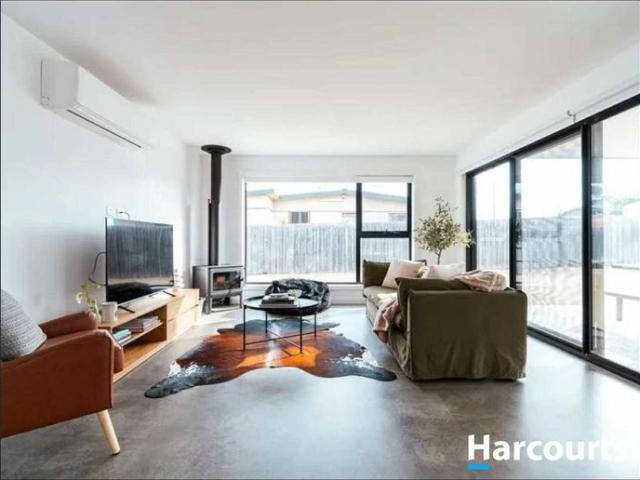Modern fully furnished home! Available 2nd December