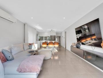 Modern Fully Furnished Home in the Heart of Hallett Cove
