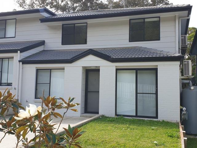 MODERN, FULLY FURNISHED, PURPOSE BUILT ACCOMMODATION IN QUIET, GATED FULLY SECURE COMPLEX, 200m WALK FROM UNIVERSITY. WITH COMPLIMENTARY INTERNET