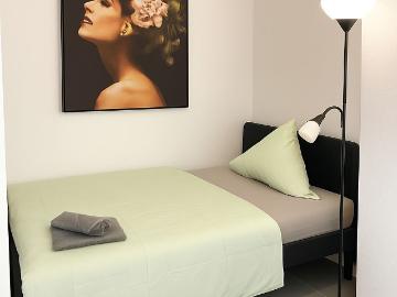 Modern & Fully Furnished Studio with Balcony in Munich Moosach