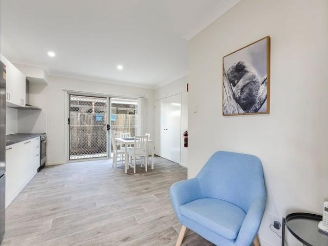 MODERN, FULLY FURNISHED, STUDIO APARTMENT