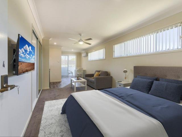 MODERN, FULLY FURNISHED, STUDIO APARTMENT