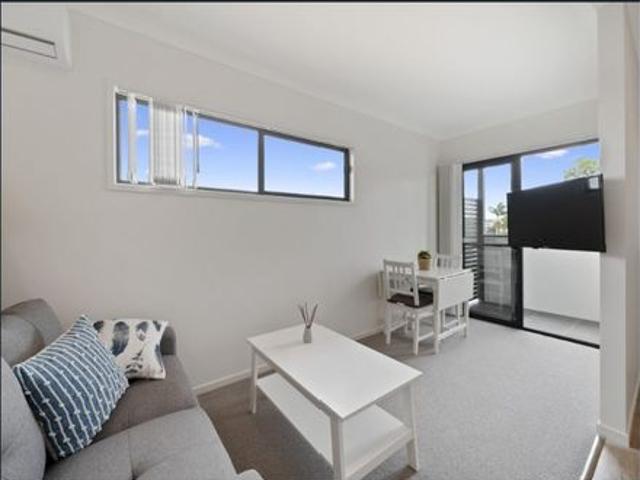 MODERN, FULLY FURNISHED, STUDIO APARTMENT