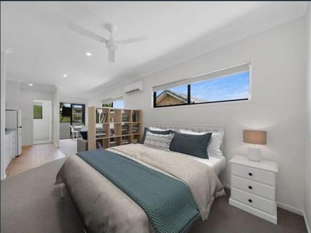 MODERN, FULLY FURNISHED STUDIO APARTMENT