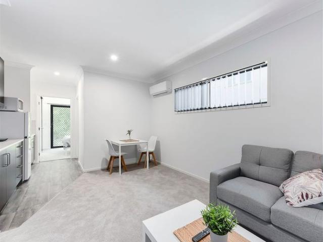 MODERN, FULLY FURNISHED, STUDIO APARTMENT