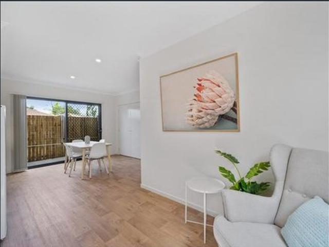 MODERN, FULLY FURNISHED, STUDIO APARTMENT