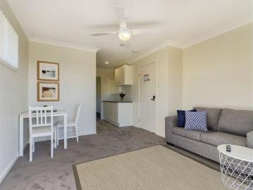 MODERN, FULLY FURNISHED, STUDIO APARTMENT