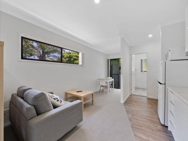 MODERN, FULLY FURNISHED, STUDIO APARTMENT