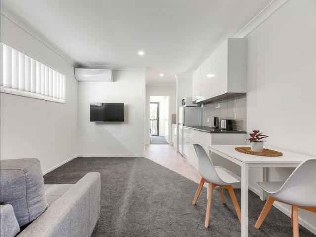 MODERN, FULLY FURNISHED, STUDIO APARTMENT