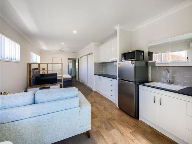 MODERN FULLY FURNISHED, STUDIO APARTMENT BILLS INCLUDED!