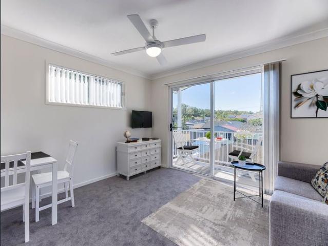 MODERN, FULLY FURNISHED STUDIO APARTMENT WITH BILLS INCLUDED