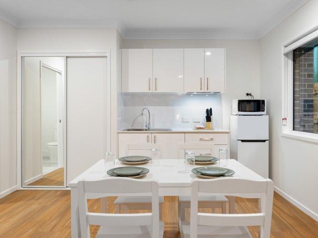 Modern Fully Furnished Studio in the Heart of Stafford Heights
