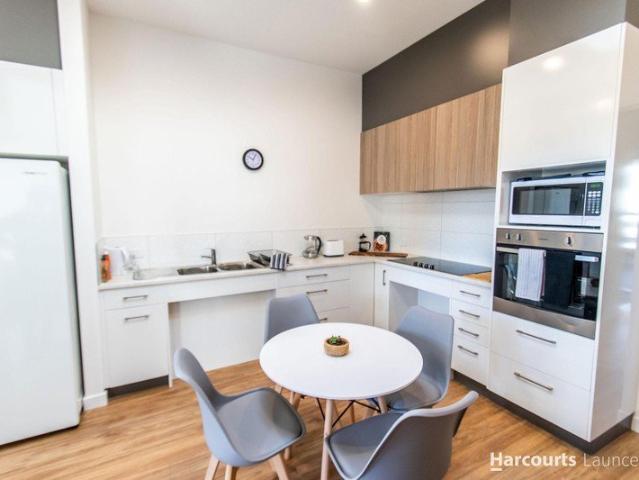 Modern Fully Furnished Studio Suite All Utilities Included
