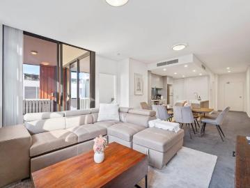 Modern FULLY FURNISHED two bed apartment in the center of Erskineville Flexible lease from 3 month available to apply