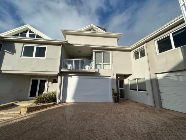 MODERN FULLY FURNISHED TOWNHOUSE