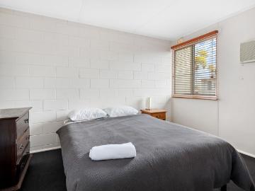 Modern & Fully Furnished Townhouse in Sought After Kambalda West