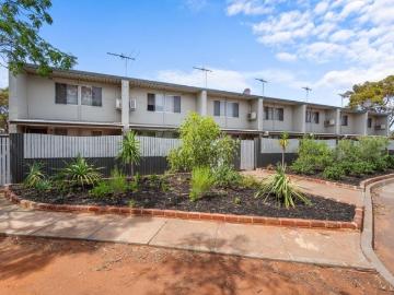 Modern & Fully Furnished Townhouse in Sought After Kambalda West