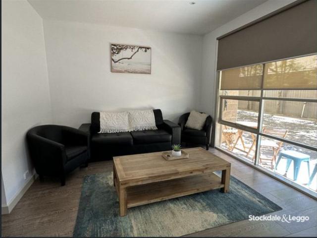 MODERN & FULLY FURNISHED UNIT OPPOSITE VICTORIA PARK LAKE