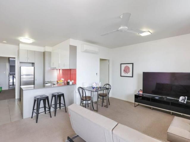 MODERN, FULLY FURNISHED UNIT WITH PRIVATE BALCONY!