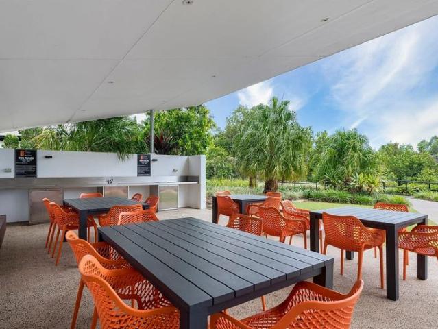 Fully Furnished 1 Bed 2 Bath with Open Study Apartment in Prime Robina Location