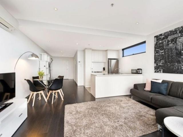 Modern Fully furnished 2 bedroom apartment in the heart of Southbank!
