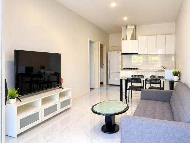 Modern Fully Furnished 2 Bedroom Granny Flat