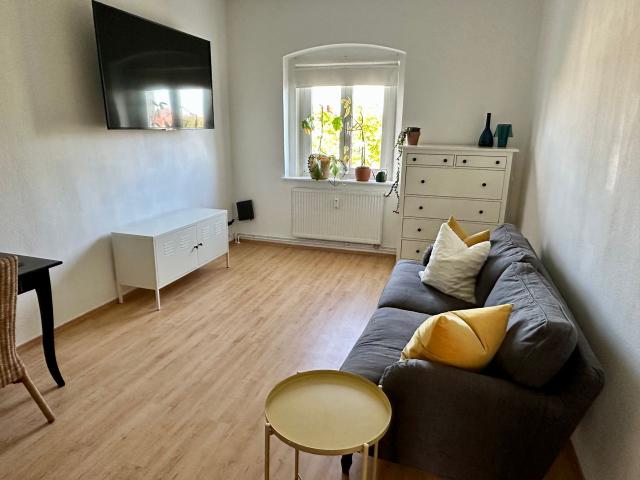 Modern, fully furnished 2 room apartment with balcony & home office in Berlin, Berlin Amsterdam Apartments for Rent