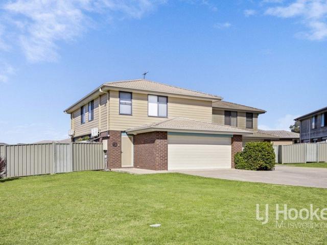 Modern Fully Furnished 3 Bedroom Townhouse