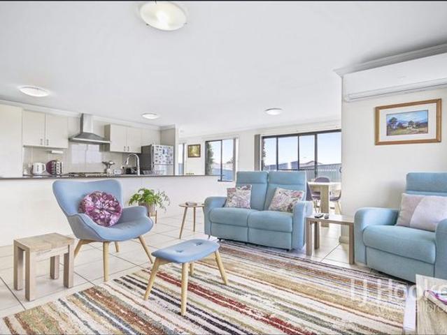 Modern Fully Furnished 3 Bedroom Townhouse