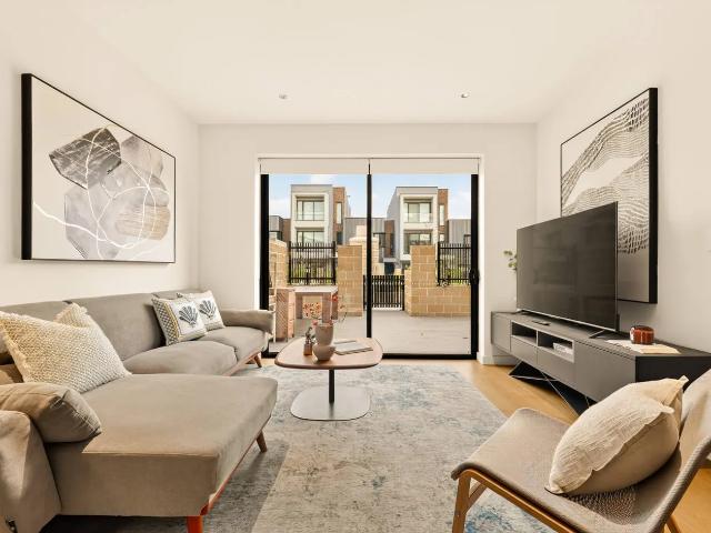 Modern Fully Furnished 3 Bedroom Home in Box Hill