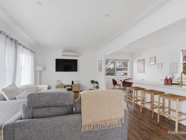 MODERN FULLY FURNISHED 3 BEDROOM HOME PRIME LOCATION