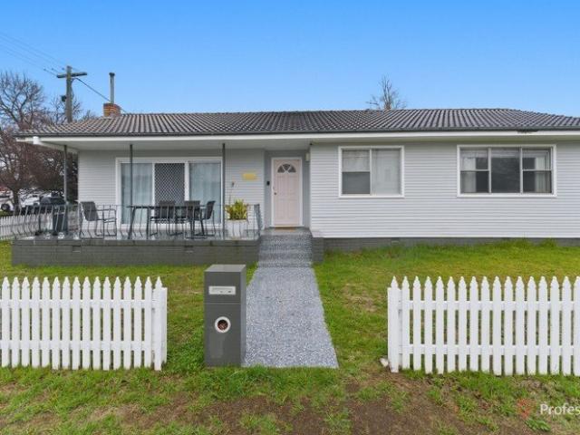 MODERN FULLY FURNISHED 3 BEDROOM HOME PRIME LOCATION