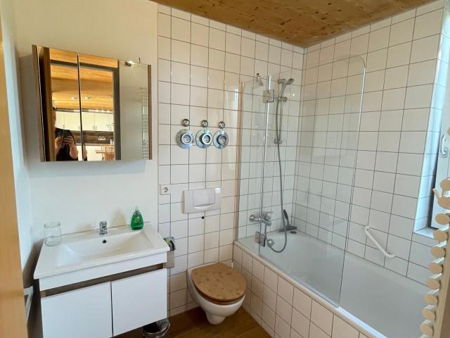 Modern, fully furnished 3 room apartment with balcony & carport in Ingolstadt West