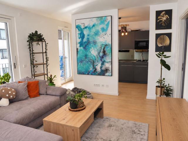 Modern, fully furnished 70 sqm apartment with a large terrace, Frankfurt Amsterdam Apartments for Rent