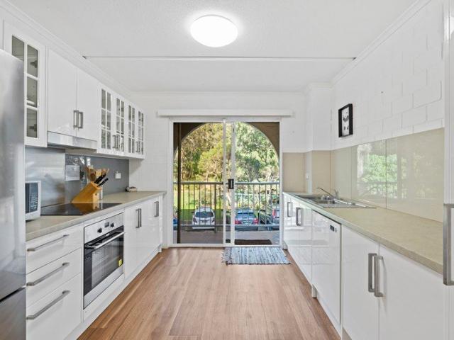 Modern Fully Renovated Apartment in Tightly Held Islander Complex