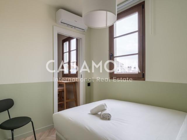 Modern, Fully Renovated 2 Bedroom Apartment in Poble Nou