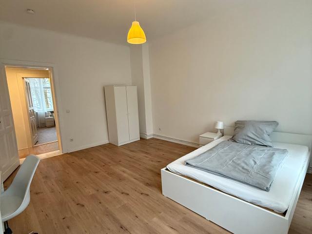 Modern Fully Renovated 3 Bedroom Apartment – Fully Furnished & All Inclusive, Berlin Amsterdam Apartments for Rent