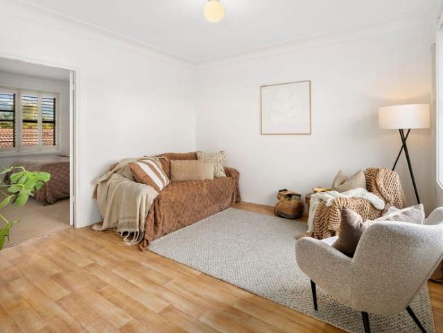 Modern Furnished One Bedroom Unit