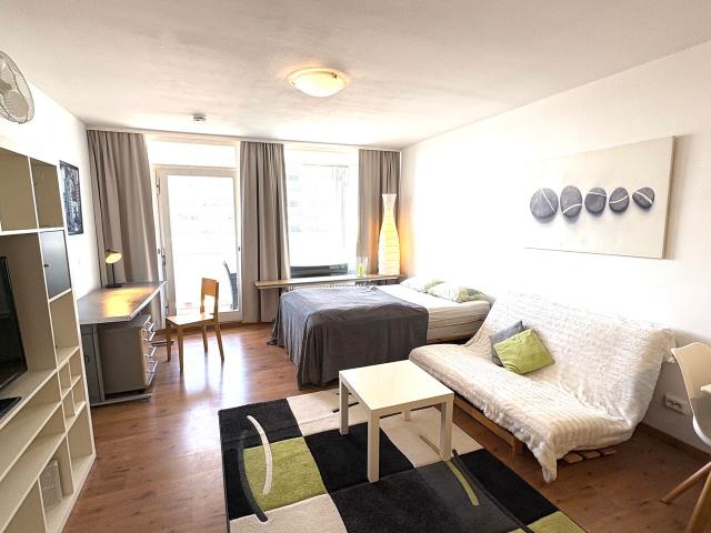 Modern Furnished apartment with balcony Direct Access to OEZ, Munchen Amsterdam Apartments for Rent