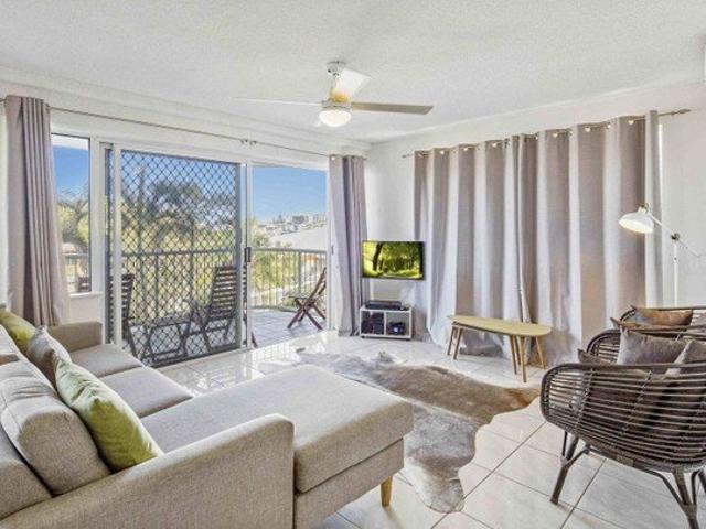 Modern Apartment with Pool and Walk to Beach Lifestyle