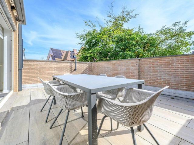 Modern furnished apartment with sun terrace in Old Knokke