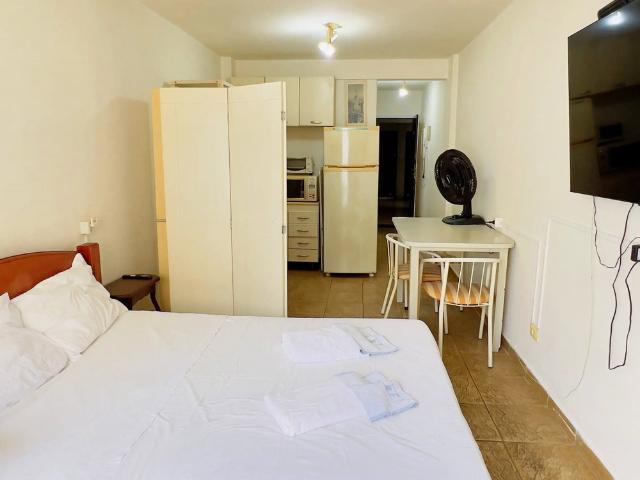 Modern Furnished Apartment with Smart TV
