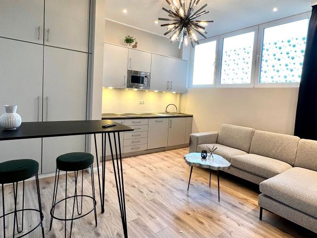 Modern Furnished Apartment with Top Location – 20 min to Düsseldorf & 15 min to Airport, Mulheim an der Ruhr Amsterdam Apartments for Rent