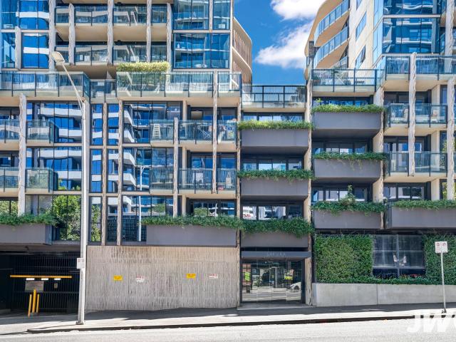 Modern Furnished Apartment in Prime West Melbourne Location!