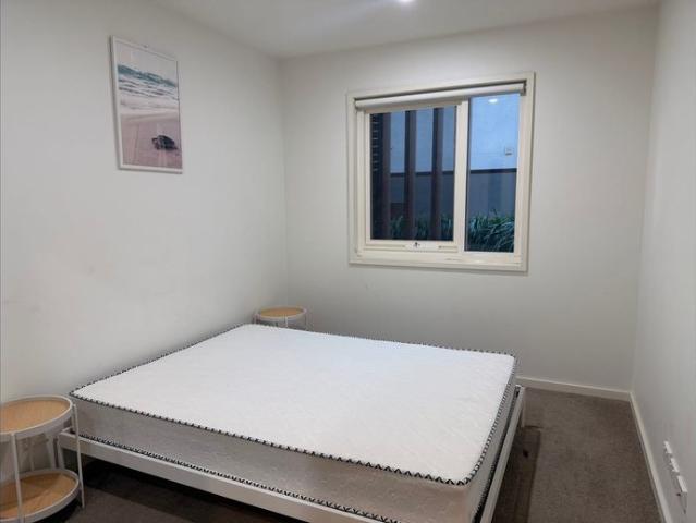 Modern Furnished Apartment in Prime Box Hill Location !