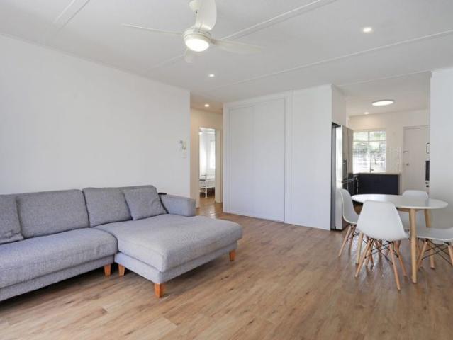 MODERN, FURNISHED APARTMENT IN PRIME KINGS BEACH LOCATION