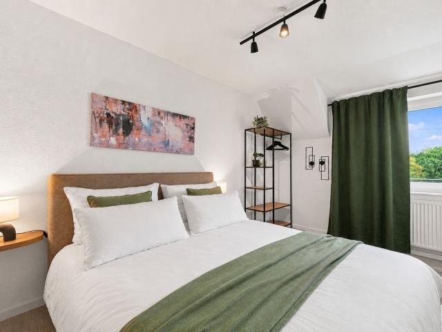 Modern Furnished Apartment near Liblar Lake | Balcony, Parking & Home Office