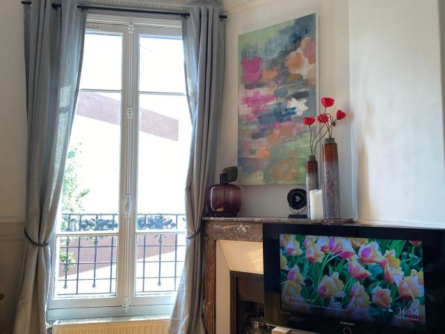 Modern furnished apartment No direct view of neighboring buildings & Overlooks a garden Upper floor with elevator, Paris Amsterdam Apartments for Rent