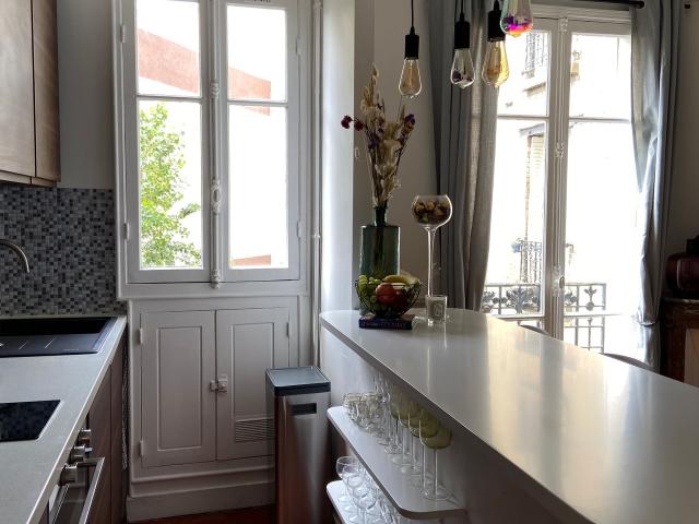 Modern furnished apartment No direct view of neighboring buildings & Overlooks a garden Upper floor with elevator, Paris Amsterdam Apartments for Rent